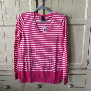 Gap striped v-neck sweater Size: S